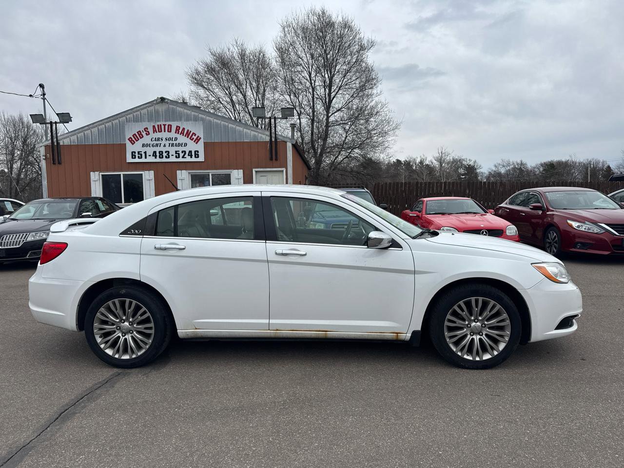 Used 2011 Chrysler 200 Limited FWD image 4