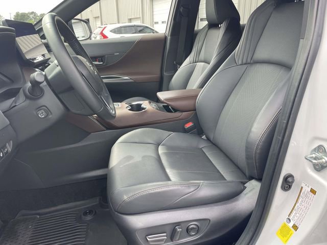 Used 2024 Toyota Venza Limited AWD/4WD image 13
