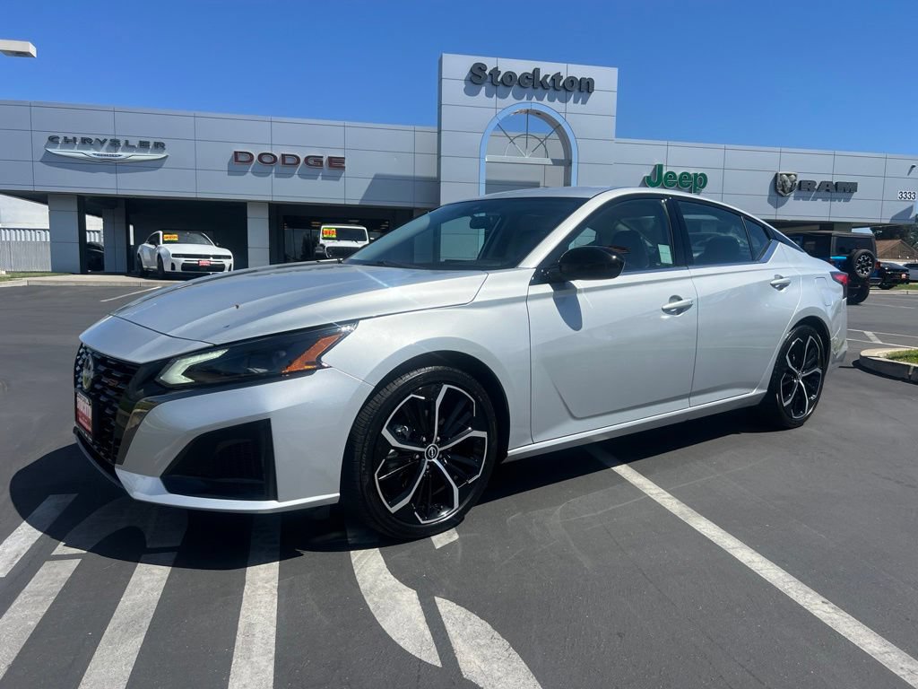 Used 2025 Nissan Altima 2.5 SR FWD image 1