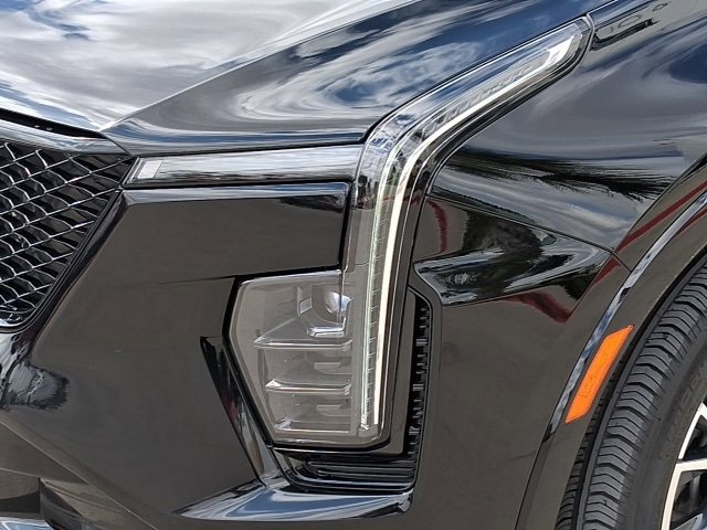 Used 2025 Cadillac XT4 Sport image 7