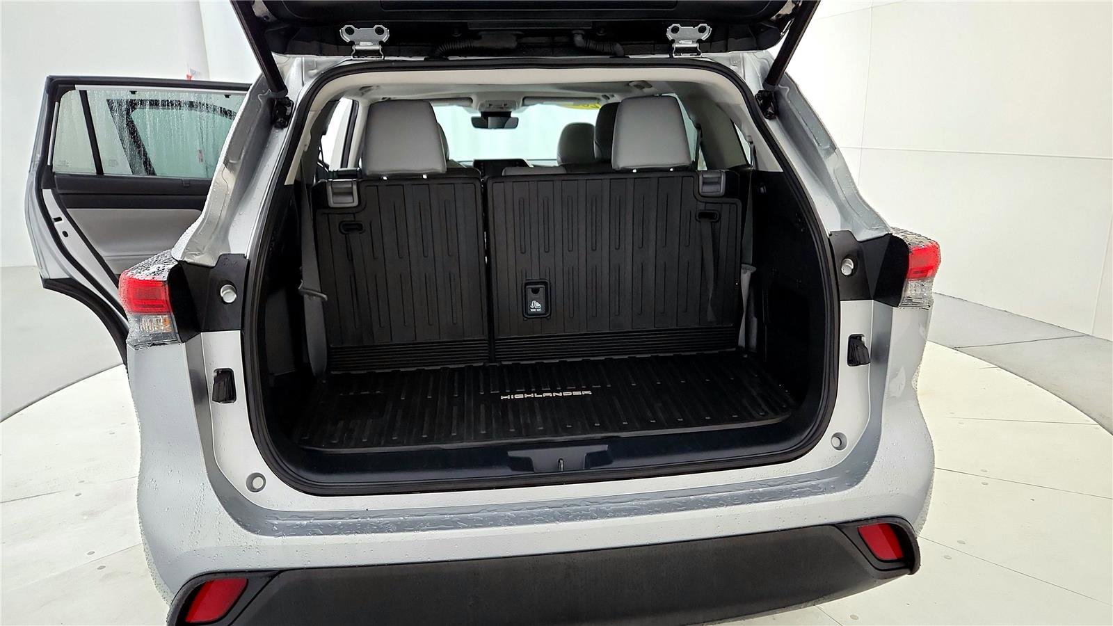 Used 2022 Toyota Highlander XLE image 20