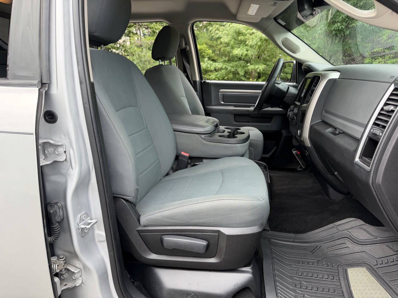 Used 2016 RAM 1500 Classic SLT AWD/4WD image 26