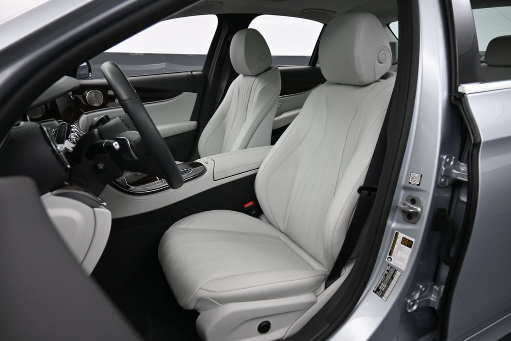 Used 2023 Mercedes-Benz E 350 4MATIC Sedan image 5