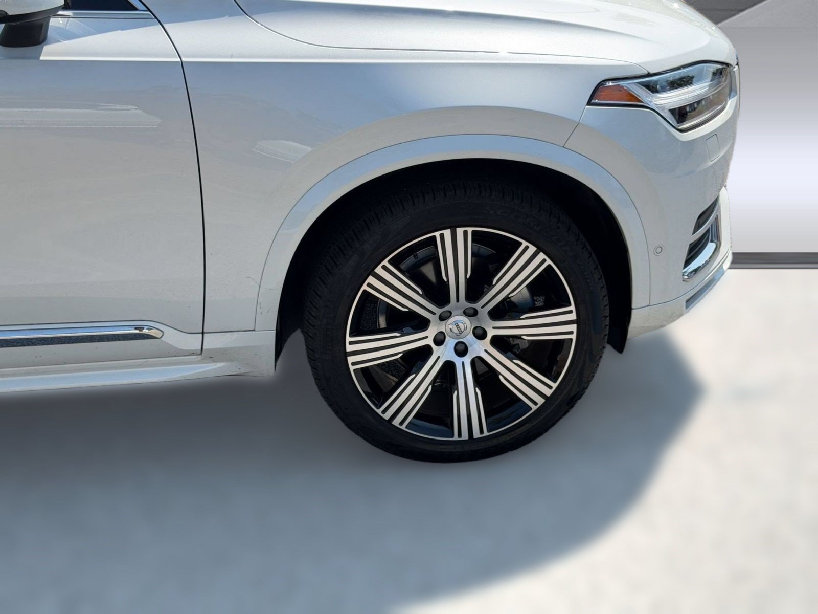 Certified 2025 Volvo XC90 B6 Plus w/ Protection Package Premier AWD/4WD image 12