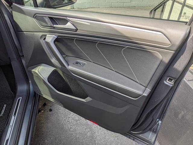 Used 2023 Volkswagen Tiguan SE R-Line AWD/4WD image 19