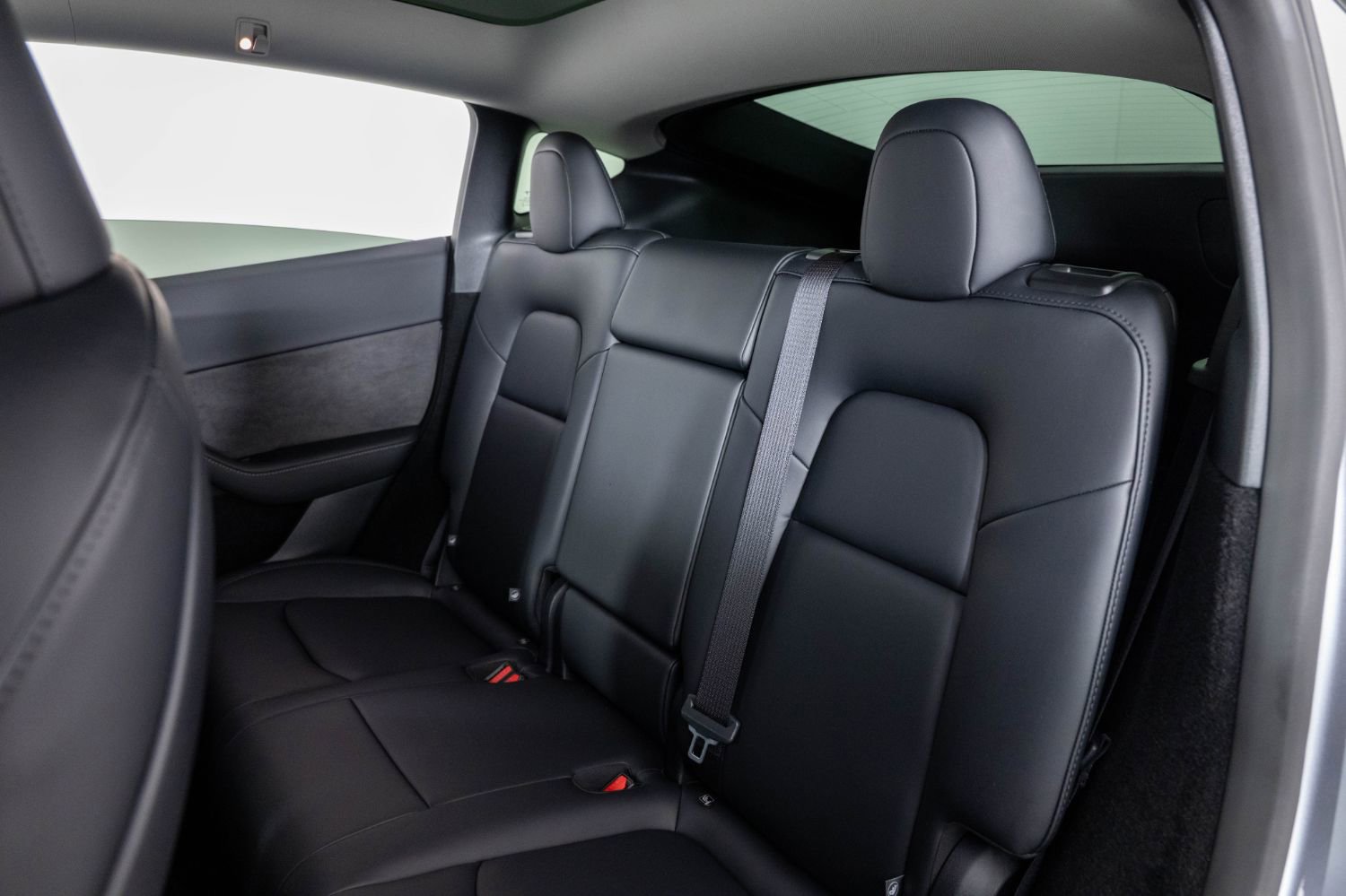 Used 2025 Tesla Model Y Long Range RWD image 17