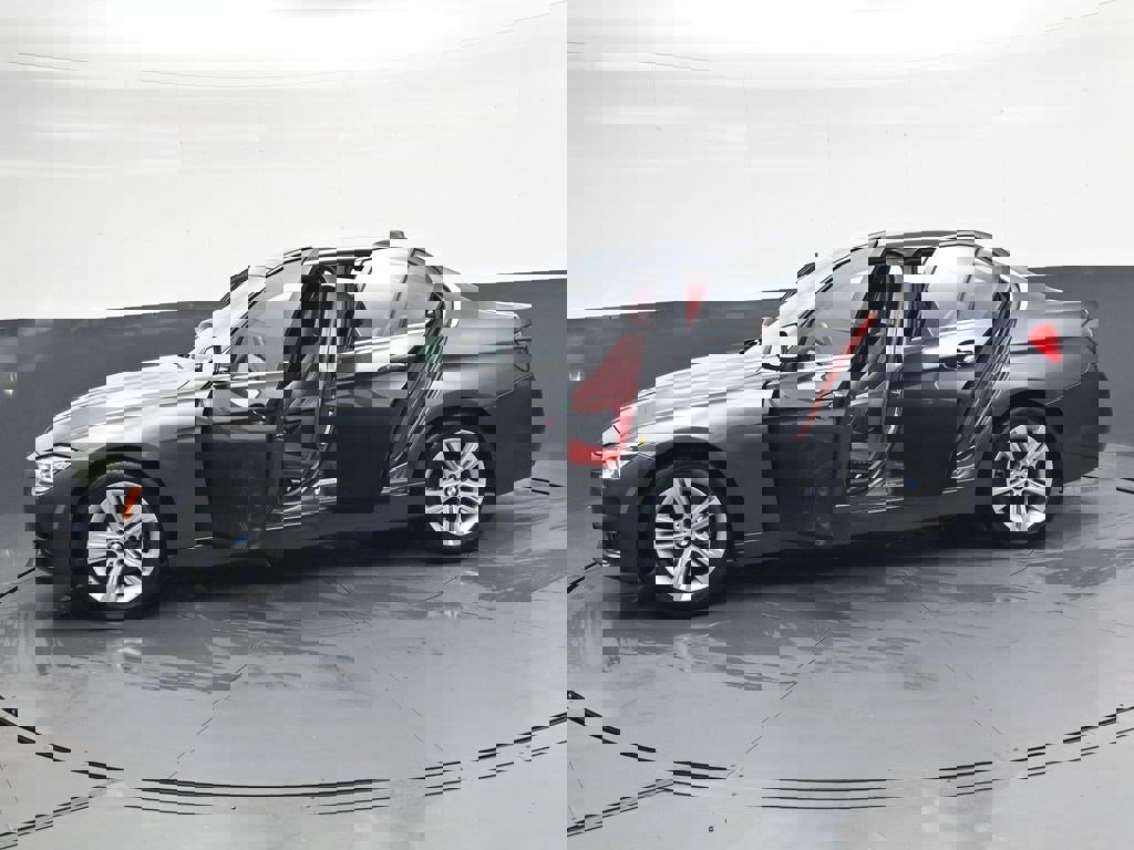 Used 2018 BMW 330i xDrive Sedan w/ Convenience Package image 38