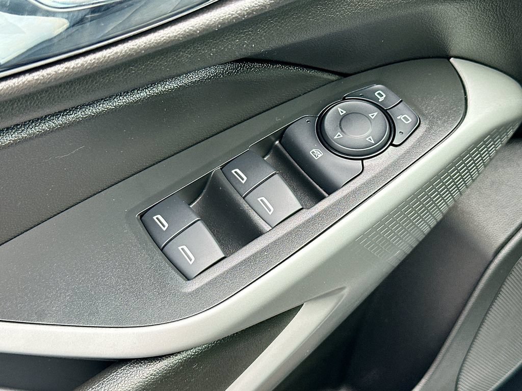 Certified 2024 Chevrolet Trax LS w/ LS Convenience Package FWD image 17