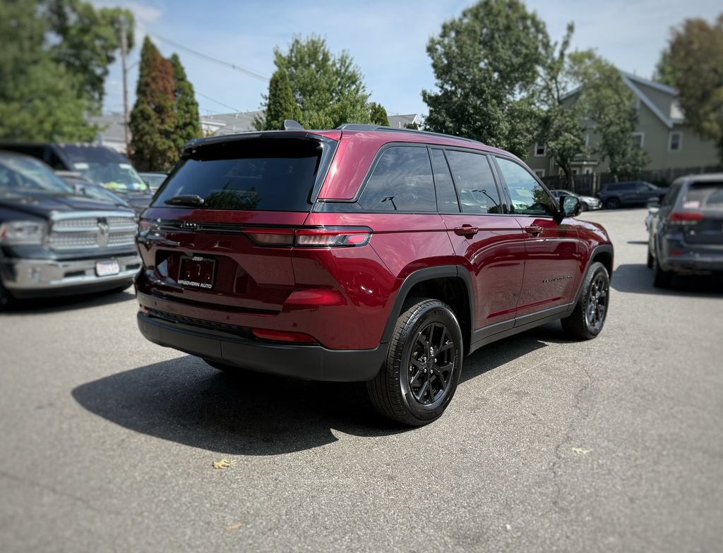 Used 2025 Jeep Grand Cherokee Altitude AWD/4WD image 8