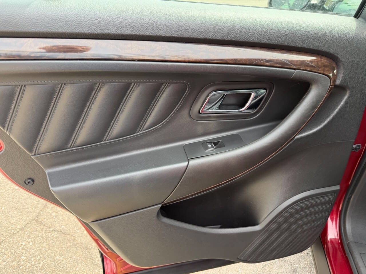 Used 2014 Ford Taurus Limited FWD image 12
