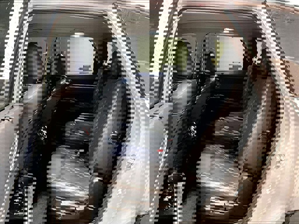 Used 2023 Kia Sorento SX AWD/4WD image 16