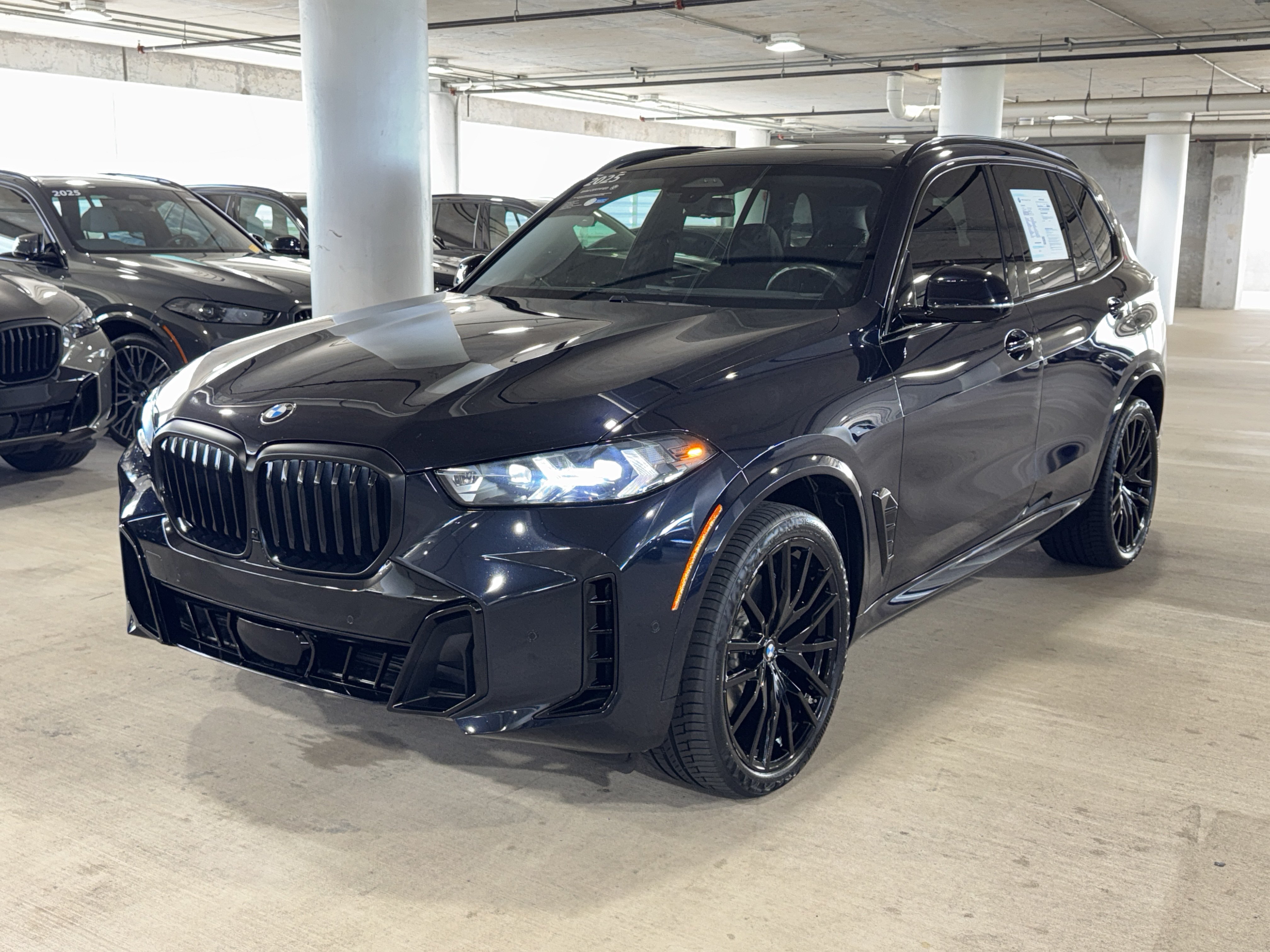 Used 2025 BMW X5 xDrive40i w/ M Sport Package AWD/4WD image 4