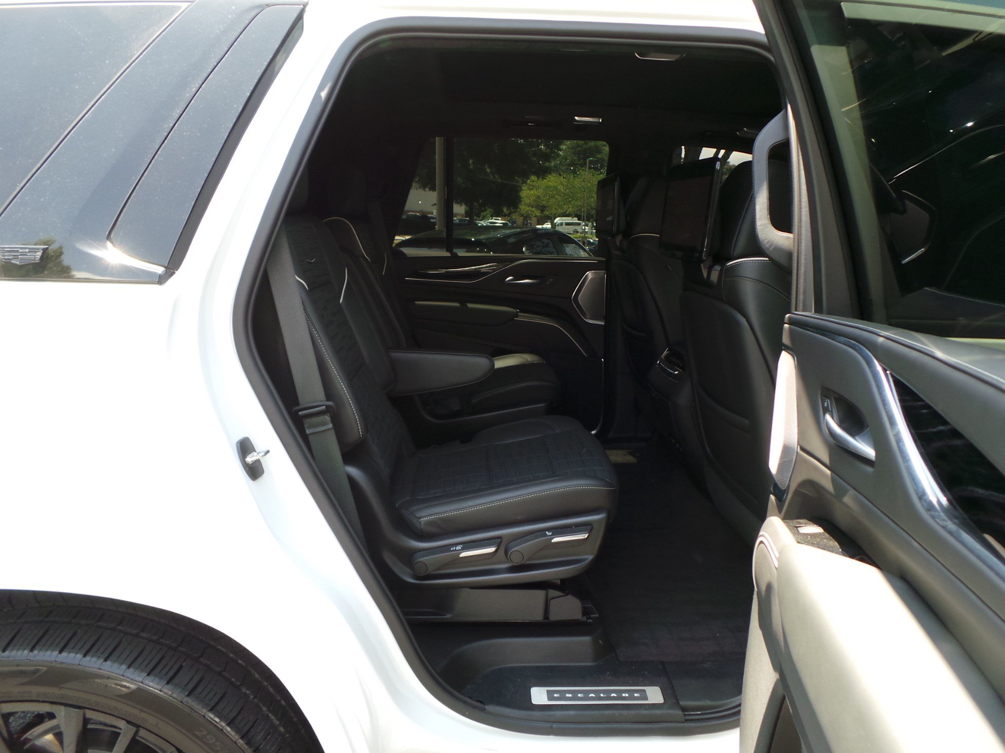 Used 2023 Cadillac Escalade V AWD/4WD image 45