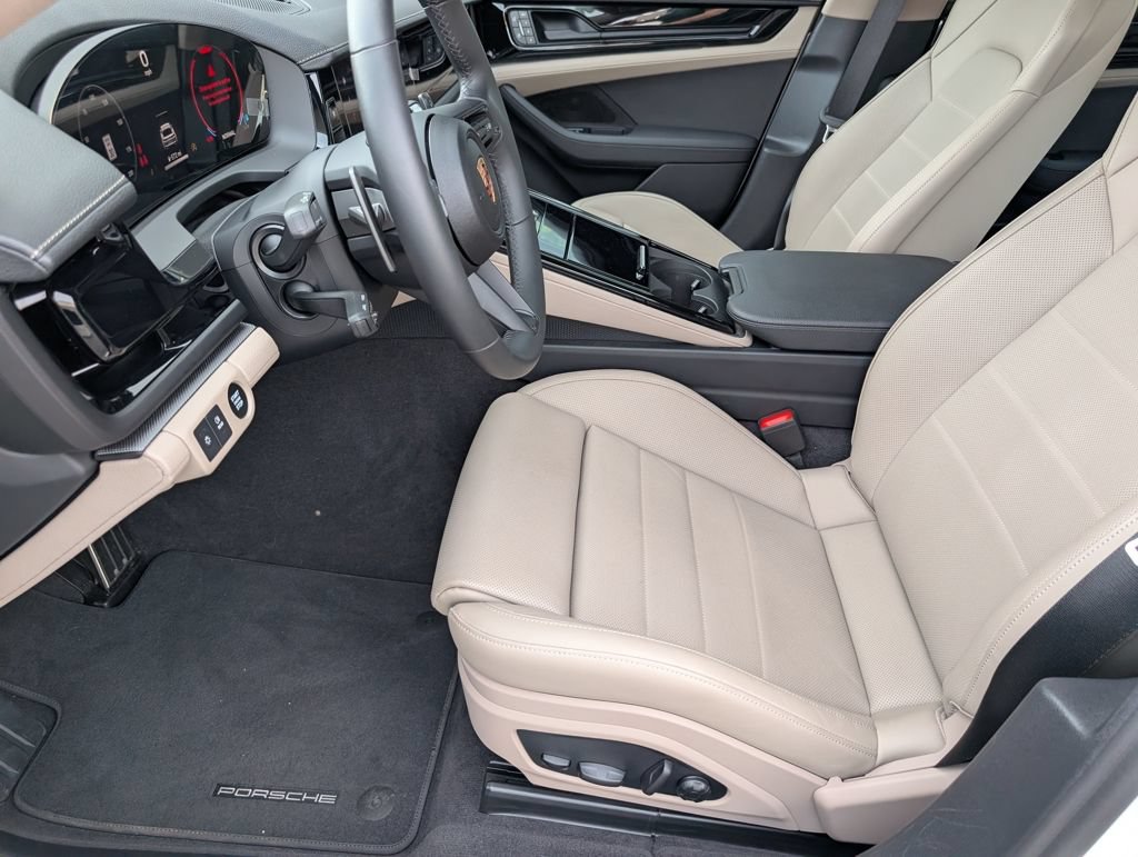 Certified 2025 Porsche Panamera RWD image 29