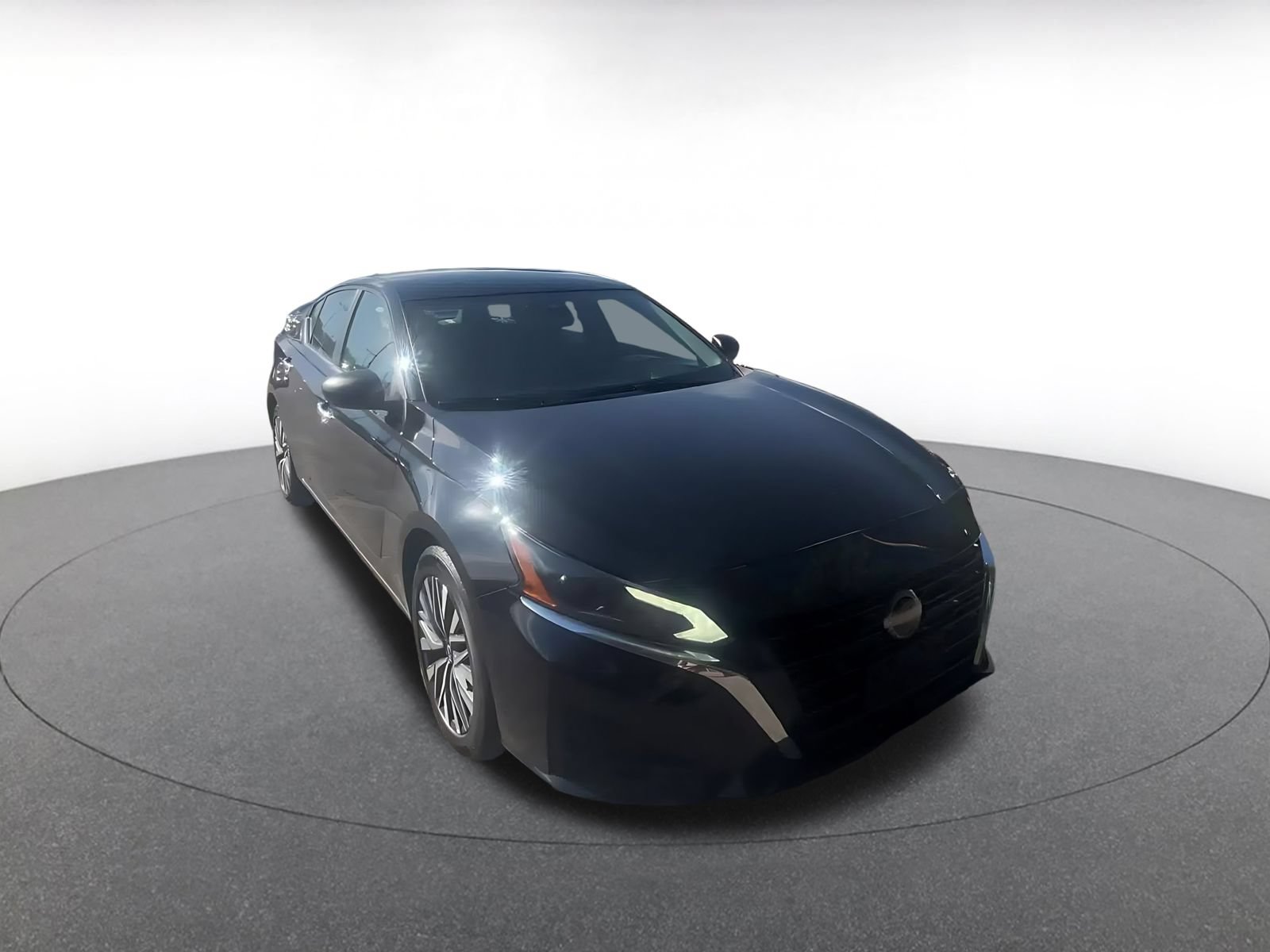 Used 2025 Nissan Altima 2.5 SV FWD image 3