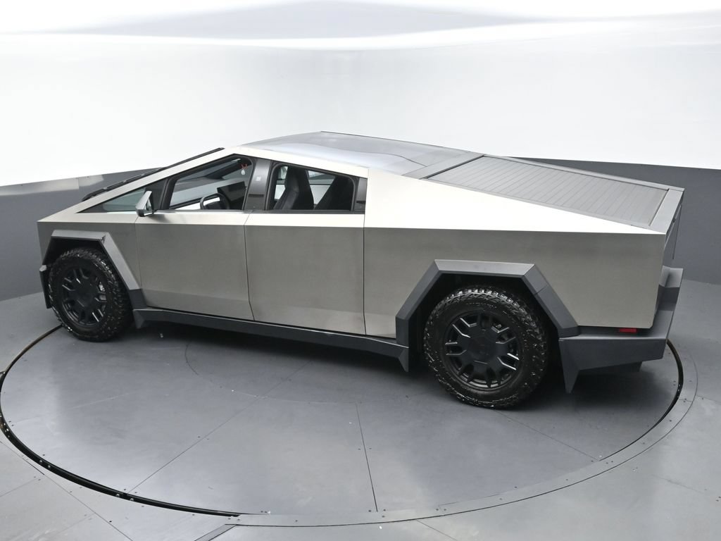 Used 2024 Tesla Cybertruck AWD Crew Cab image 40