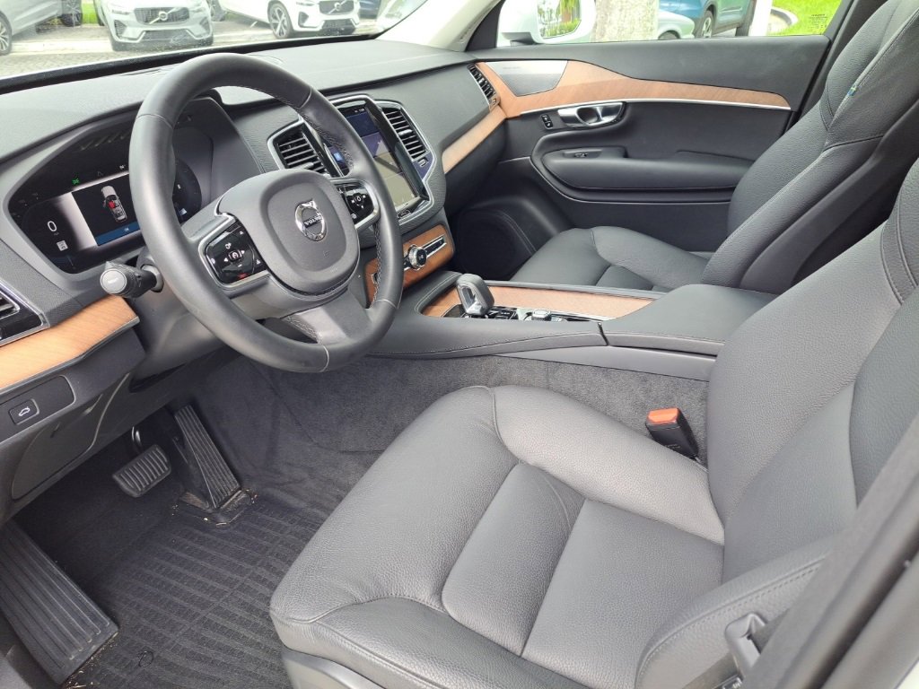 Used 2025 Volvo XC90 B5 Plus w/ Protection Package Premier image 13