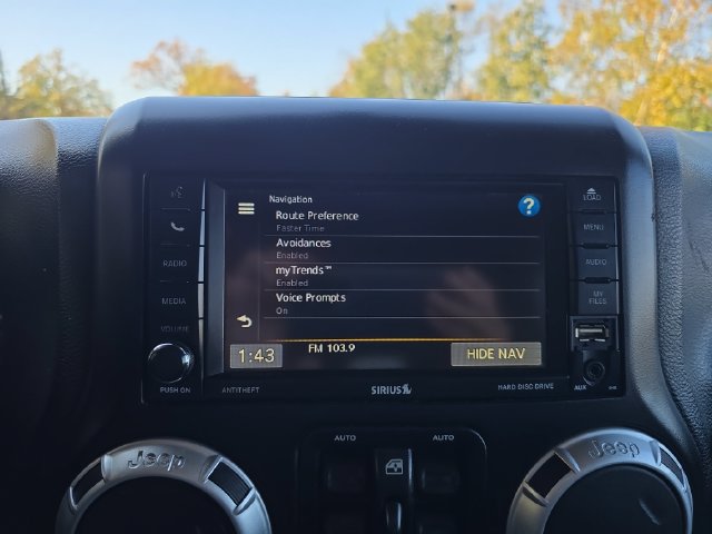 Used 2015 Jeep Wrangler Unlimited Sahara w/ Connectivity Group AWD/4WD image 22