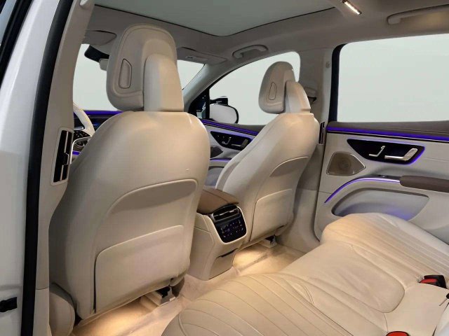 Used 2023 Mercedes-Benz EQS 450+ SUV image 33