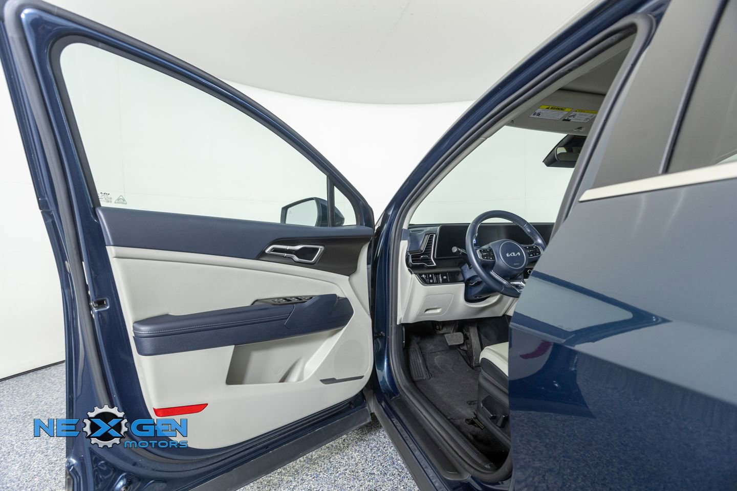 Used 2023 Kia Sportage EX image 9