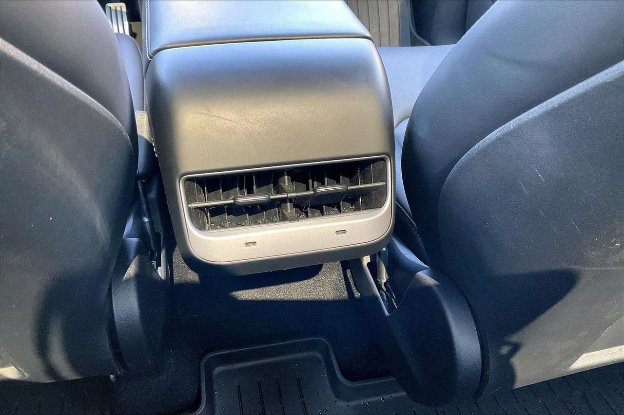 Used 2025 Tesla Model Y Performance AWD/4WD image 17