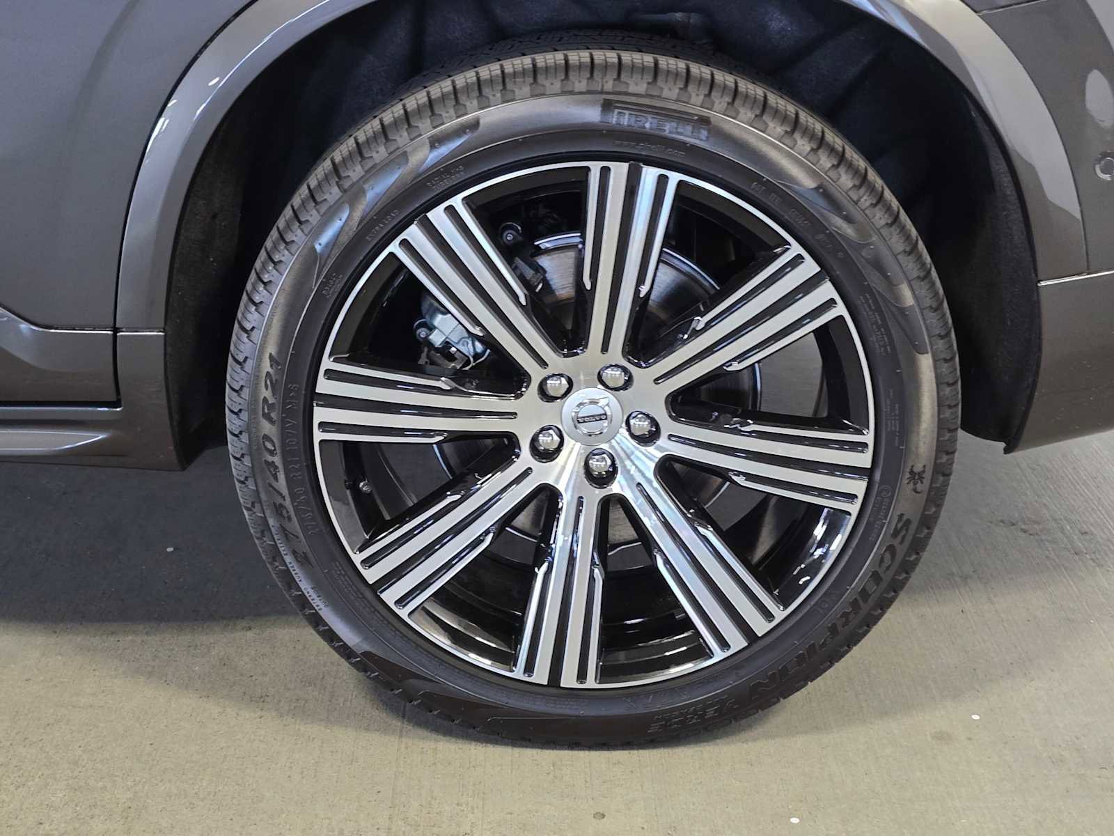 Used 2025 Volvo XC90 B6 Ultra w/ Protection Package Premier image 8