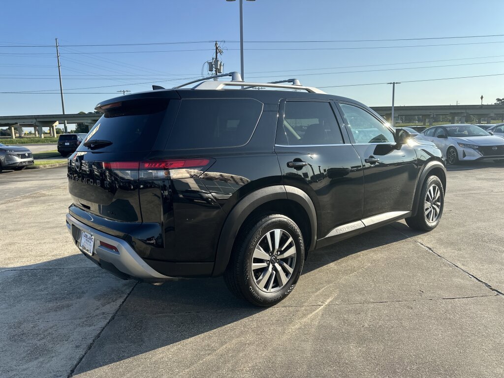 Used 2023 Nissan Pathfinder SL w/ Lighting Package (N92) image 6