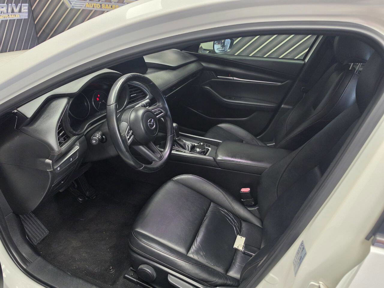 Used 2020 MAZDA MAZDA3 Hatchback FWD image 12