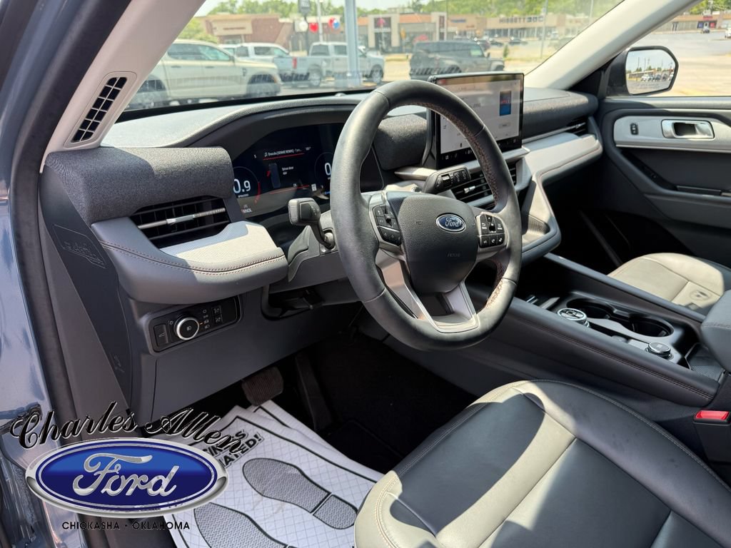 Used 2025 Ford Explorer Active w/ Active Comfort Package RWD image 9