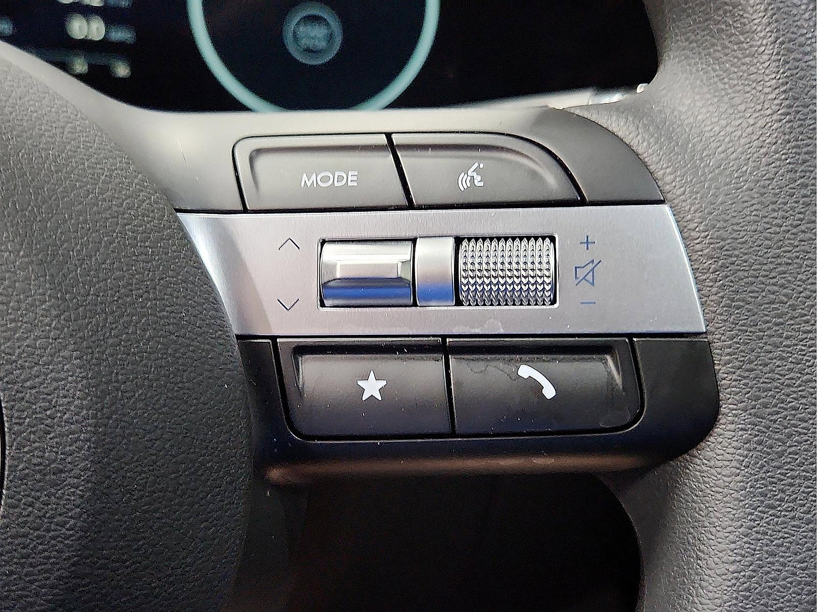 Used 2026 Hyundai Santa Cruz SEL FWD image 14
