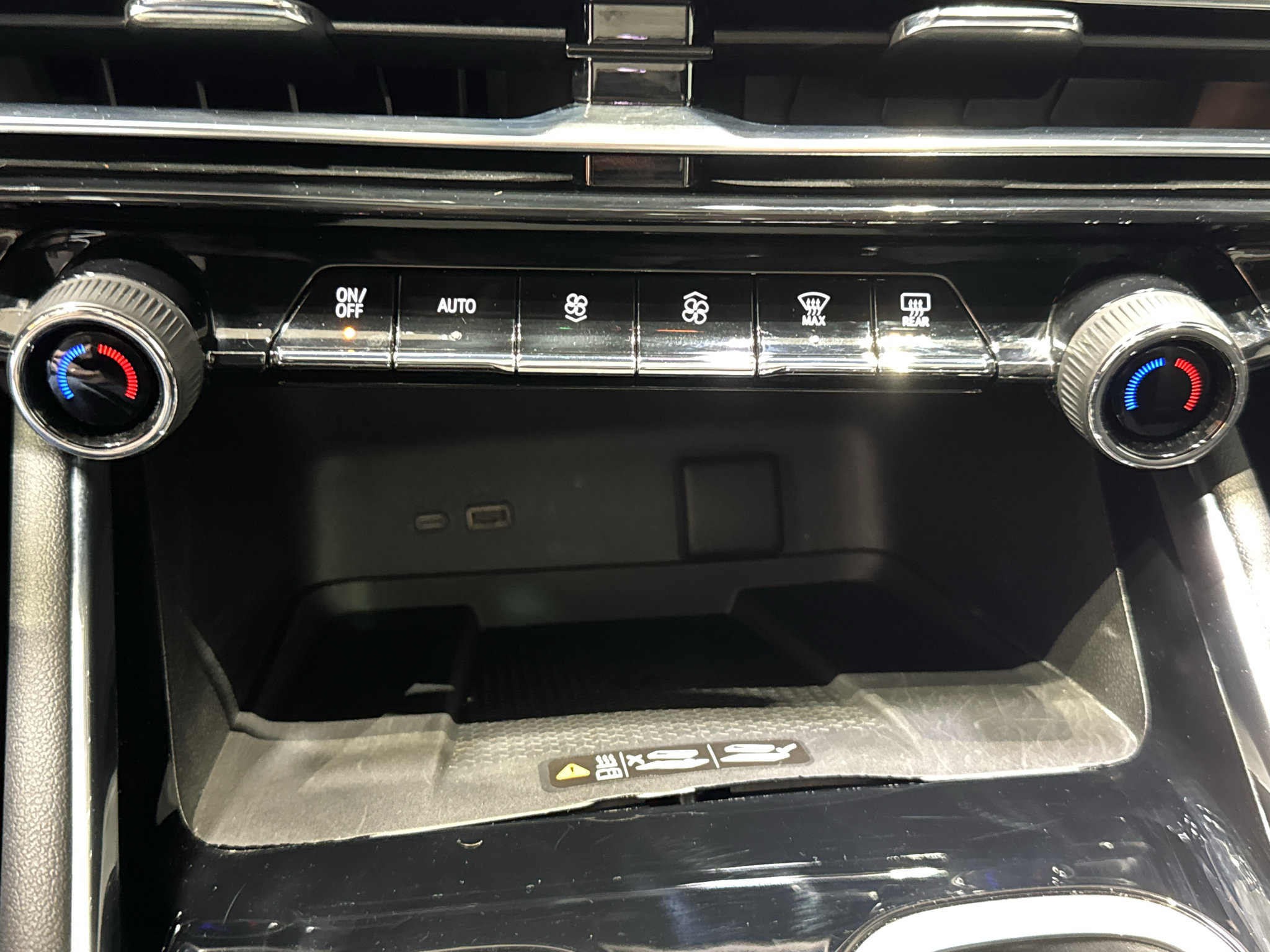 Used 2025 Chevrolet Traverse Z71 w/ Enhanced Driving Package AWD/4WD image 33
