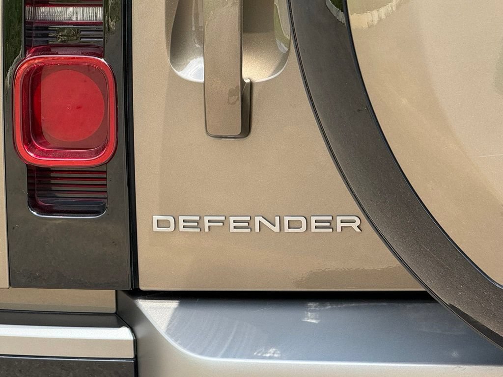 Certified 2024 Land Rover Defender 110 X-Dynamic SE AWD/4WD image 39
