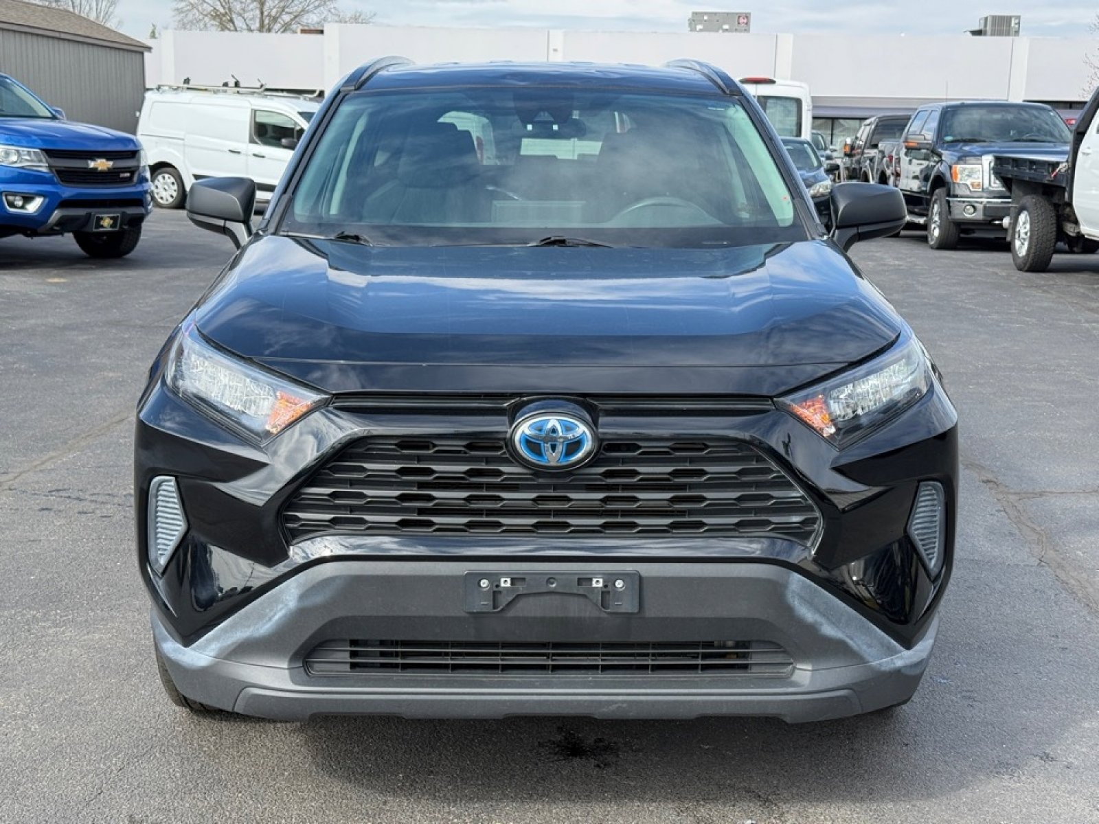 Used 2021 Toyota RAV4 LE AWD/4WD image 3