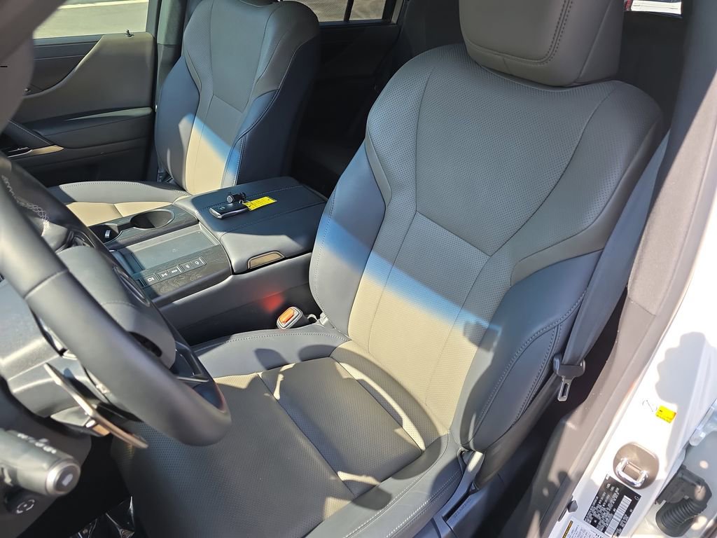 Used 2025 Lexus LX 700h Overtrail w/ Accessory Package (Z1) image 20