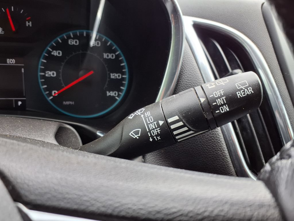 Used 2018 Chevrolet Equinox LT FWD image 28