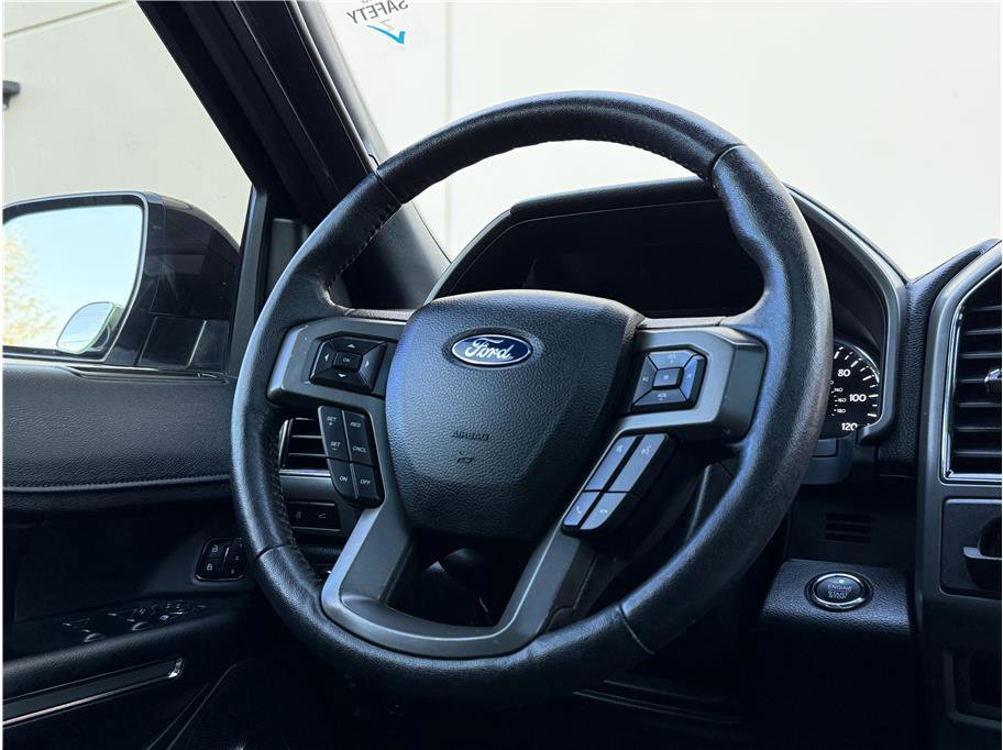 Used 2018 Ford Expedition XLT w/ Equipment Group 202A image 8