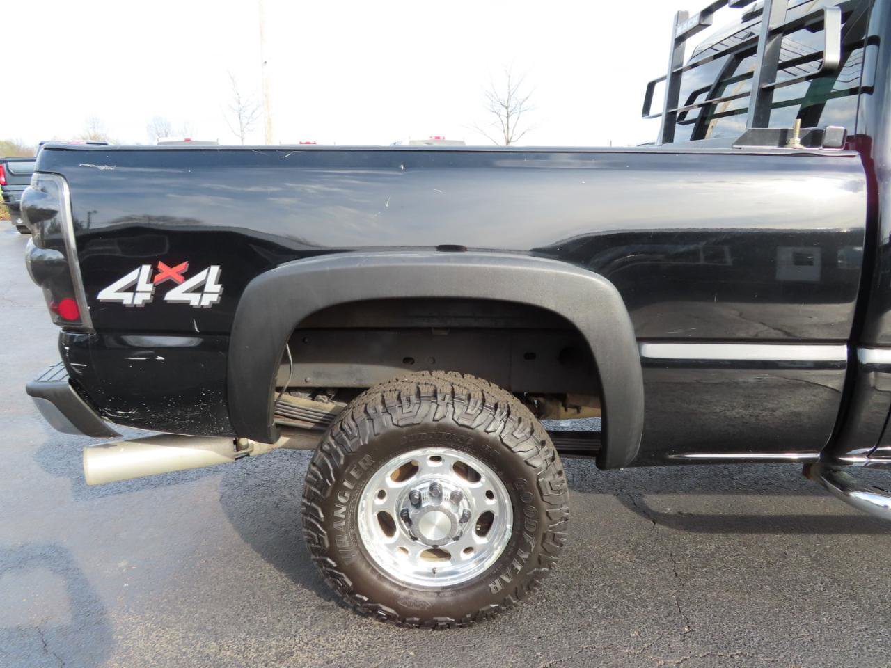 Used 2005 Chevrolet Silverado 2500 LT w/ Heavy-Duty Power Package image 20