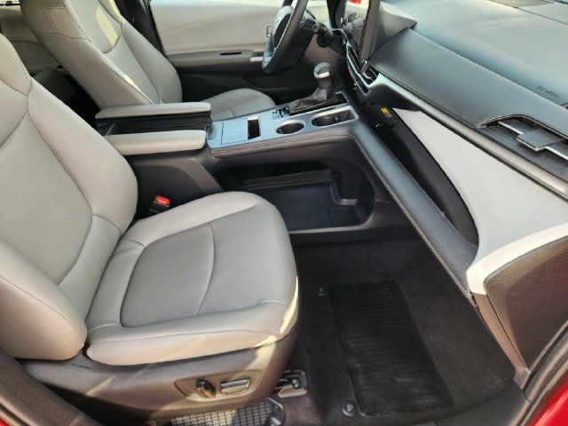 Used 2026 Toyota Sienna XLE FWD image 14