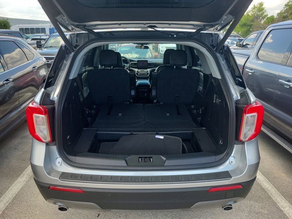 Used 2024 Ford Explorer XLT w/ Equipment Group 202A image 9