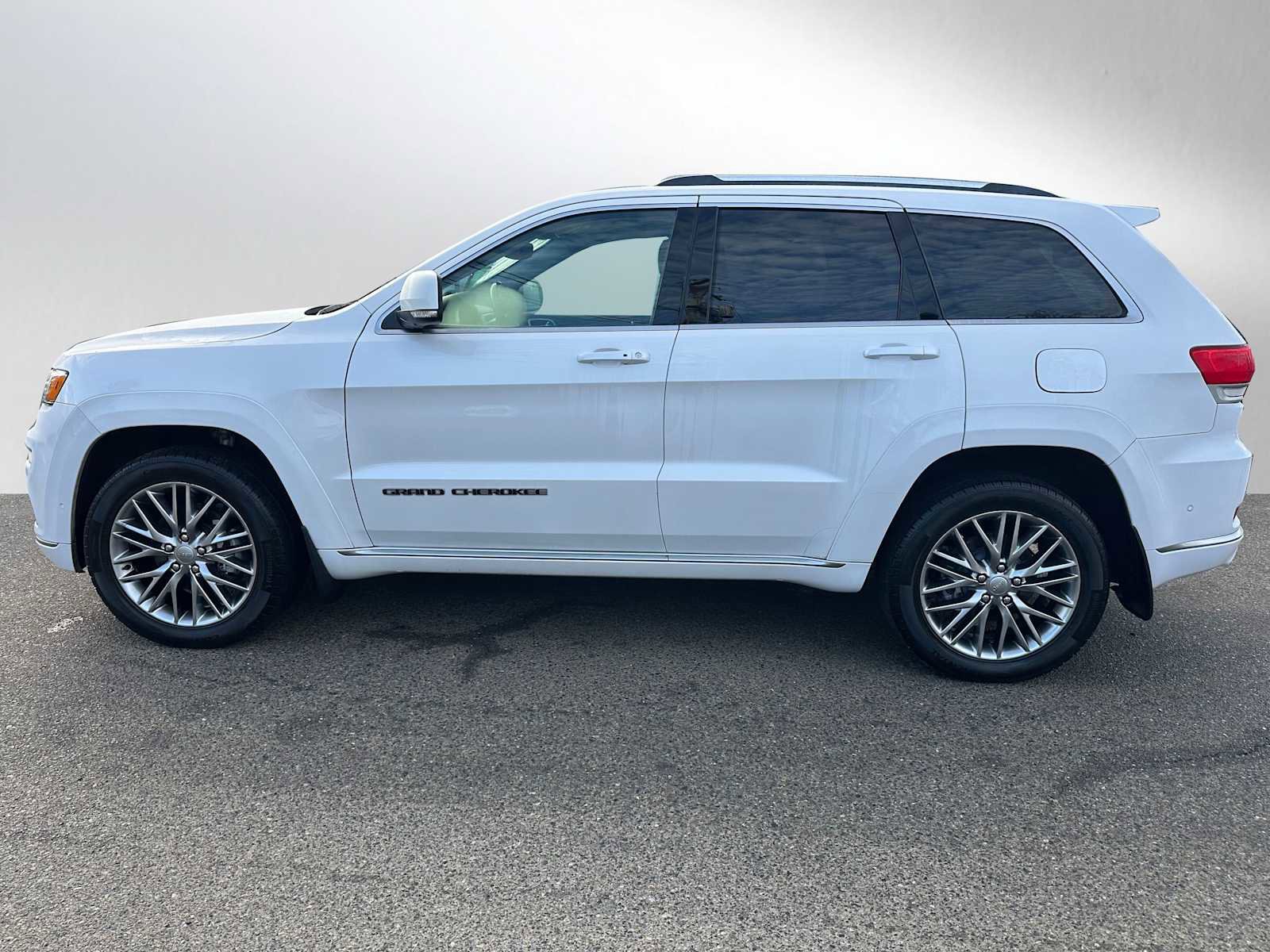 Used 2018 Jeep Grand Cherokee Summit w/ Platinum Series Group image 6