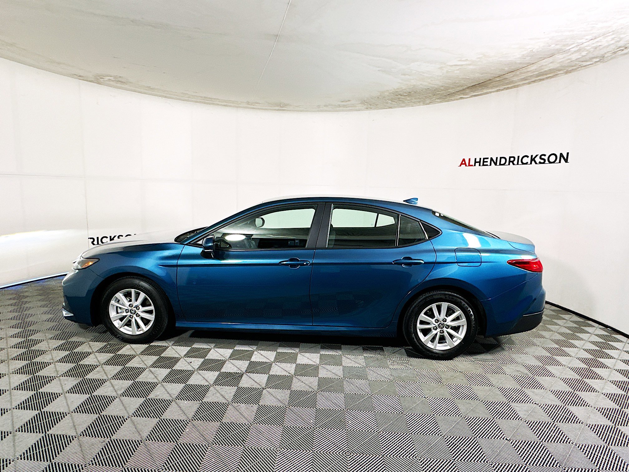 Used 2025 Toyota Camry LE image 6