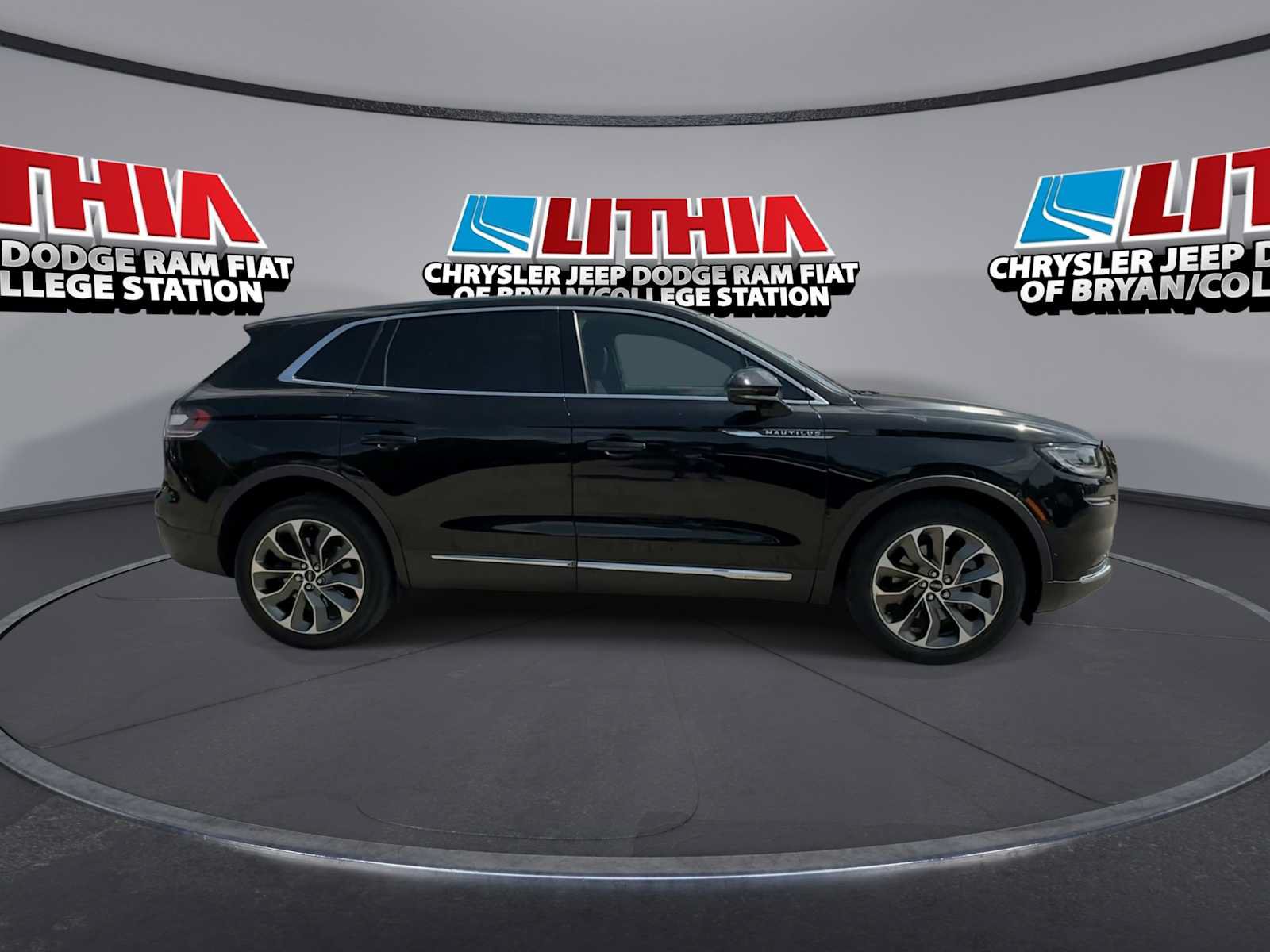 Used 2023 Lincoln Nautilus Reserve w/ Equipment Group 201A AWD/4WD image 9