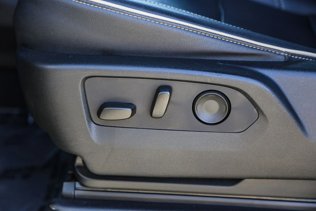 Used 2023 Chevrolet Suburban Premier image 23