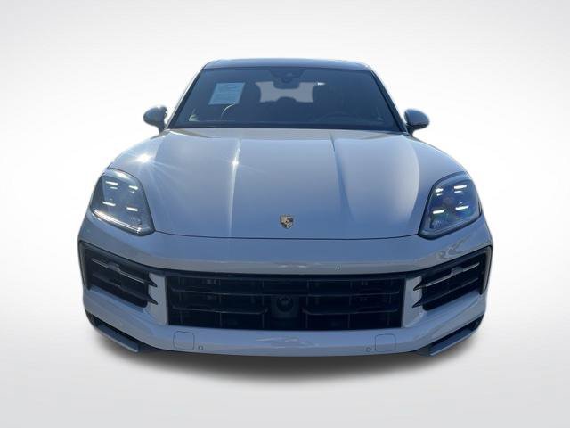 Used 2024 Porsche Cayenne AWD/4WD image 2