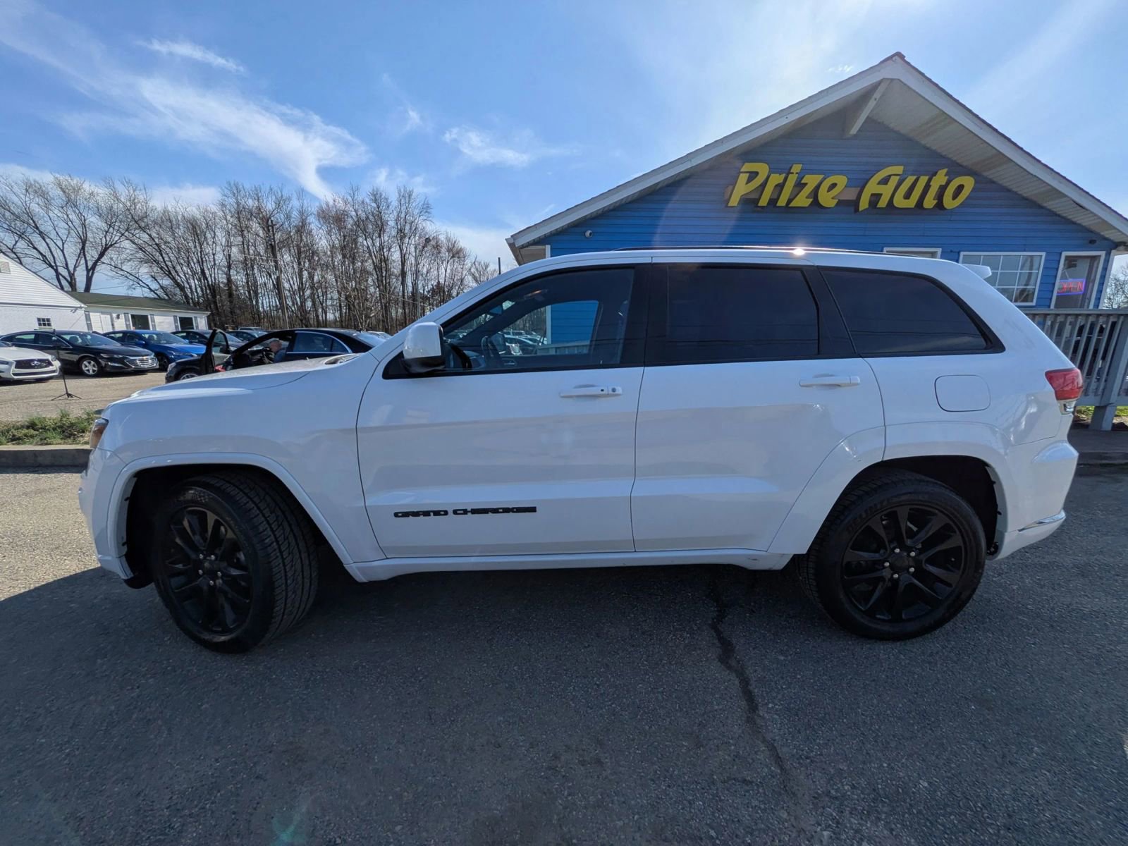 Used 2019 Jeep Grand Cherokee Altitude image 3