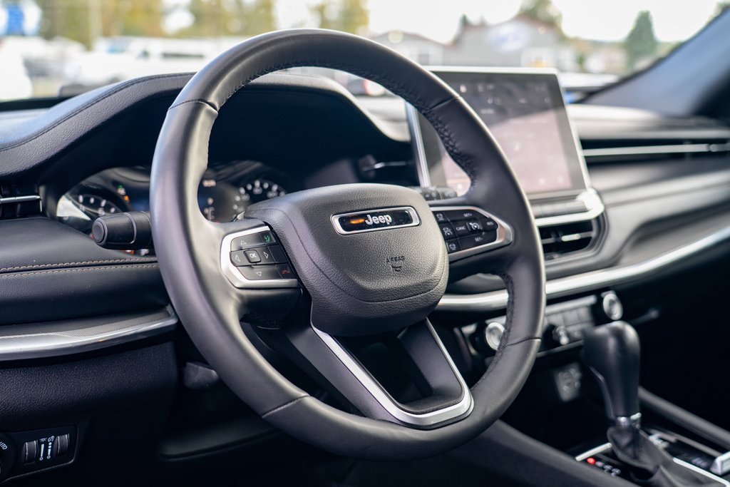 Used 2023 Jeep Compass Limited image 13