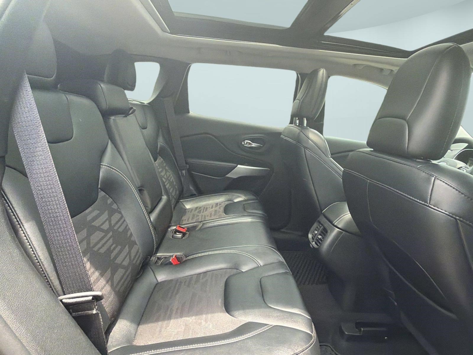 Used 2022 Jeep Cherokee Latitude w/ Sun & Sound Group AWD/4WD image 29