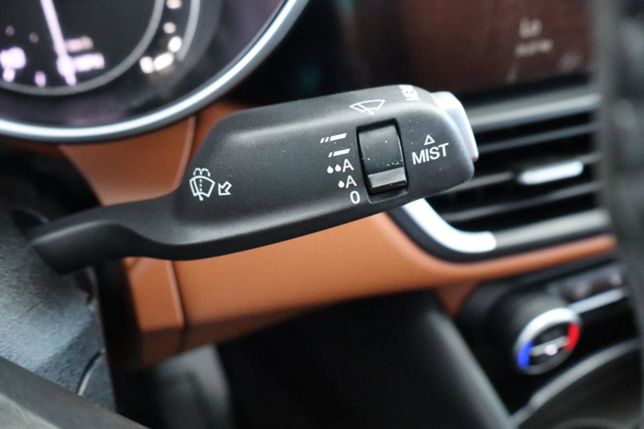 Used 2019 Alfa Romeo Giulia w/ Nero Edizione image 27