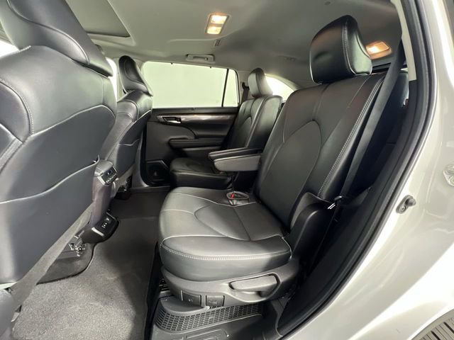 Used 2022 Toyota Highlander Limited image 26