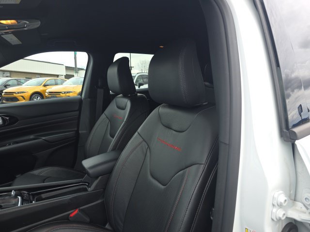 Used 2025 Jeep Compass Trailhawk w/ Trailhawk Elite Group AWD/4WD image 22